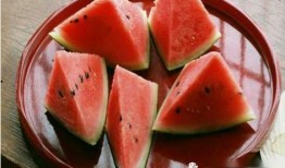 天气热吃瓜原版,吃瓜消暑乐无边