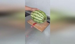 天气热吃瓜原版,吃瓜消暑乐无边