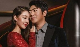 朗朗夫妇吃瓜,甜蜜瞬间曝光，网友直呼甜到心里