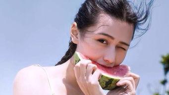 女生说给你吃瓜,揭秘女生“给你吃瓜”背后的秘密与趣味